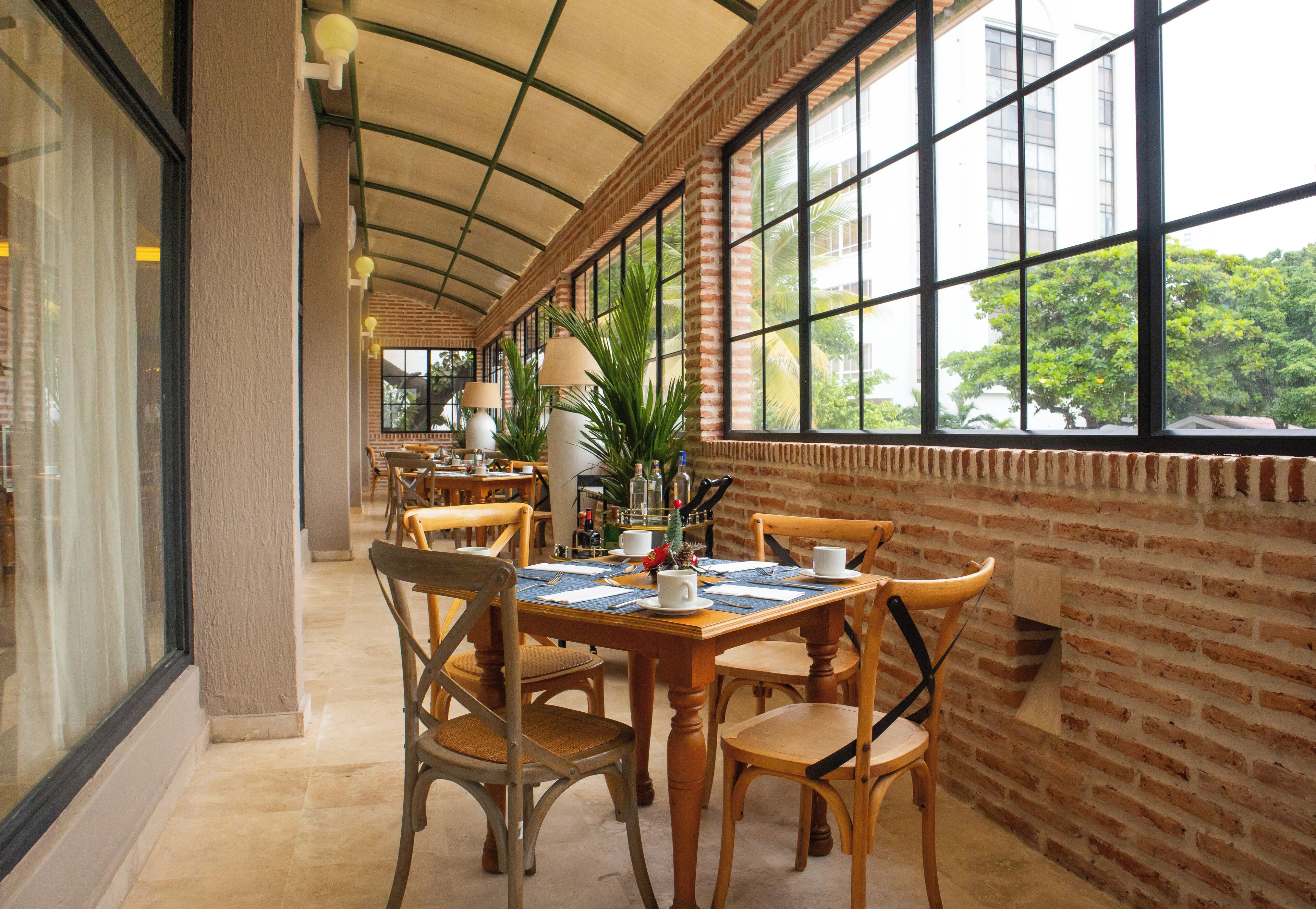 4 restaurants, breakfast, lunch, dinner served; international cuisine