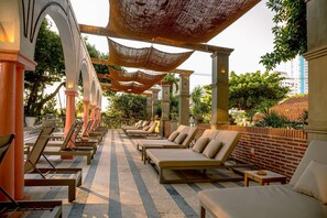 3 outdoor pools, open 8 AM to 8:00 PM, free pool cabanas, pool umbrellas - Hotel Caribe by Faranda Grand, a member of Radisson Individuals (Cartagena)