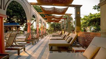 3 outdoor pools, open 8 AM to 8:00 PM, free cabanas, pool umbrellas