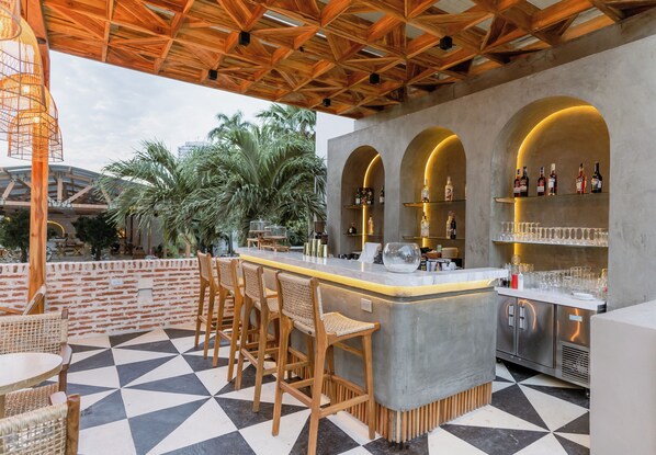 Bar accanto alla piscina