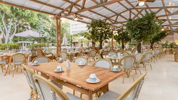 4 restaurants, breakfast, lunch, dinner served; international cuisine