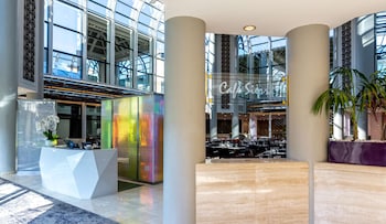 Breakfast, lunch, dinner served; Californian cuisine  at Hilton Los Angeles/Universal City