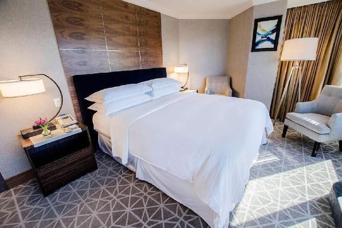 Premium bedding, in-room safe, desk, laptop workspace