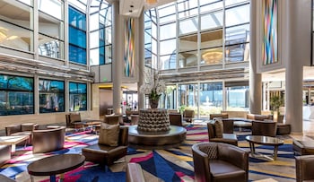 Hotel entrance and lobby at Hilton Los Angeles/Universal City
