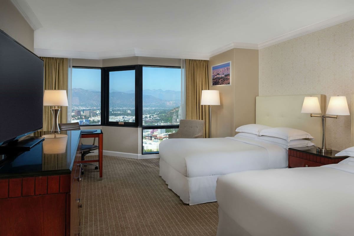 Premium bedding, in-room safe, desk, laptop workspace