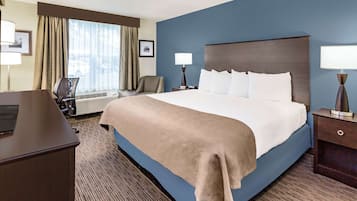 Daunenbettdecken, Schreibtisch, laptopgeeigneter Arbeitsplatz