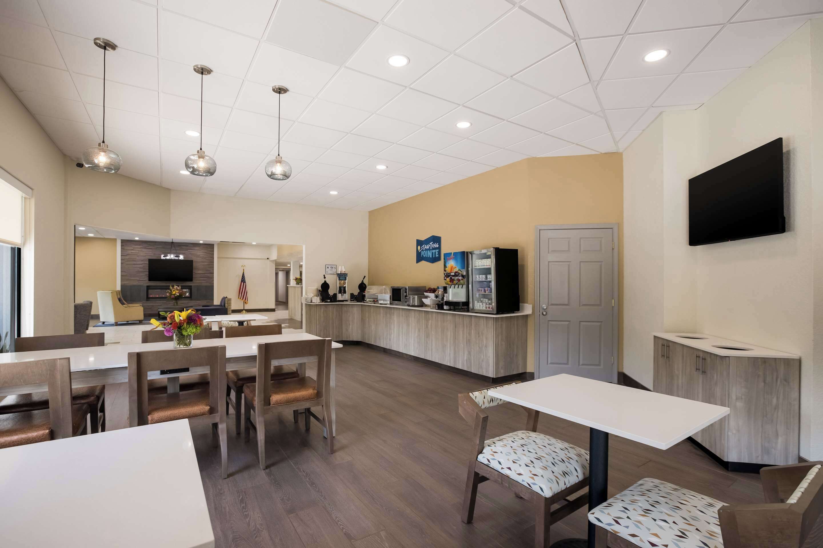 Free daily continental breakfast