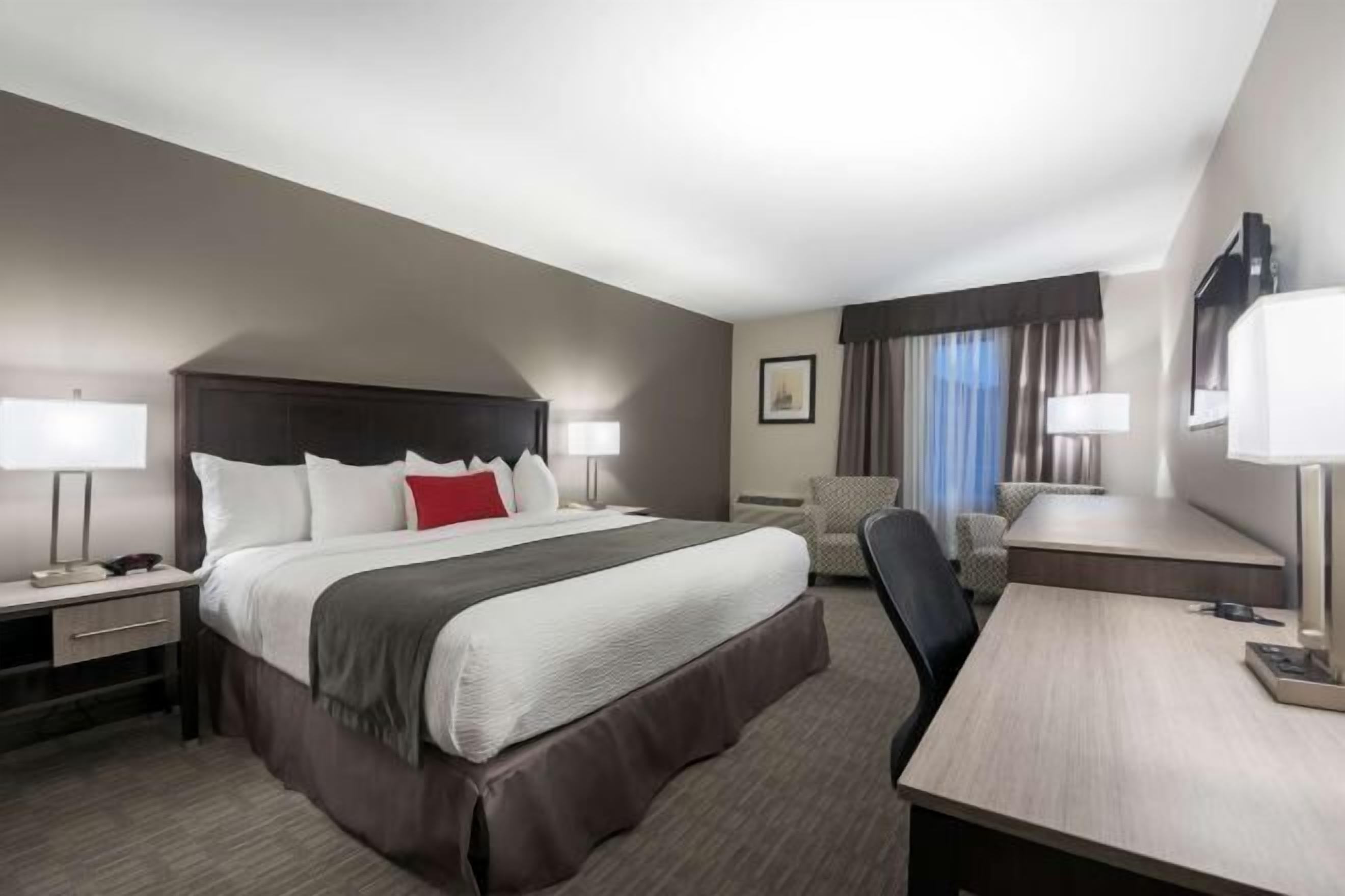 Hochwertige Bettwaren, Zimmersafe, Schreibtisch, Bügeleisen/Bügelbrett