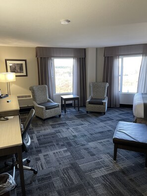 Suite, 1 King Bed, Non Smoking