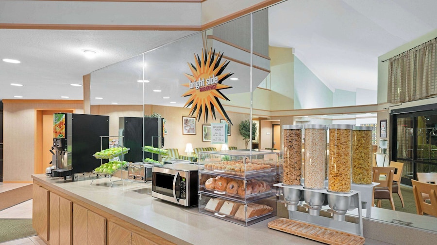 La Quinta Inn & Suites by Wyndham Salt Lake City - Layton