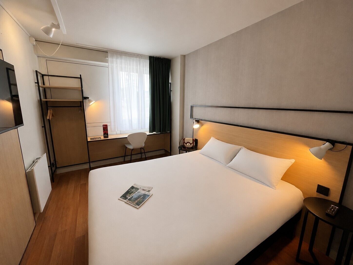 Standard Room, 1 Double Bed | Hypo-allergenic bedding, desk, blackout drapes, soundproofing
