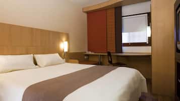 Roupas de cama antialérgicas, escrivaninha, cortinas blackout
