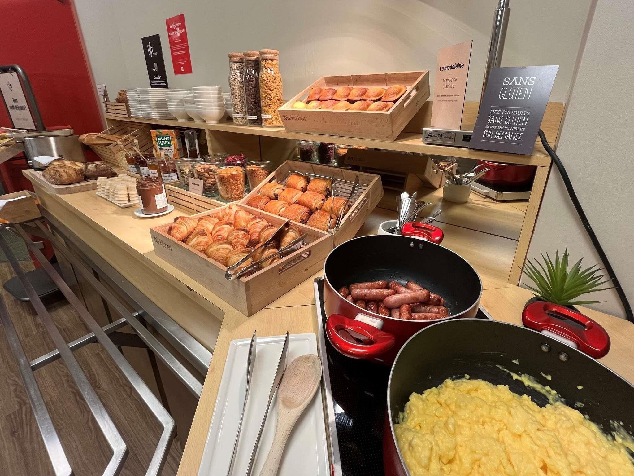 Daily buffet breakfast for a fee