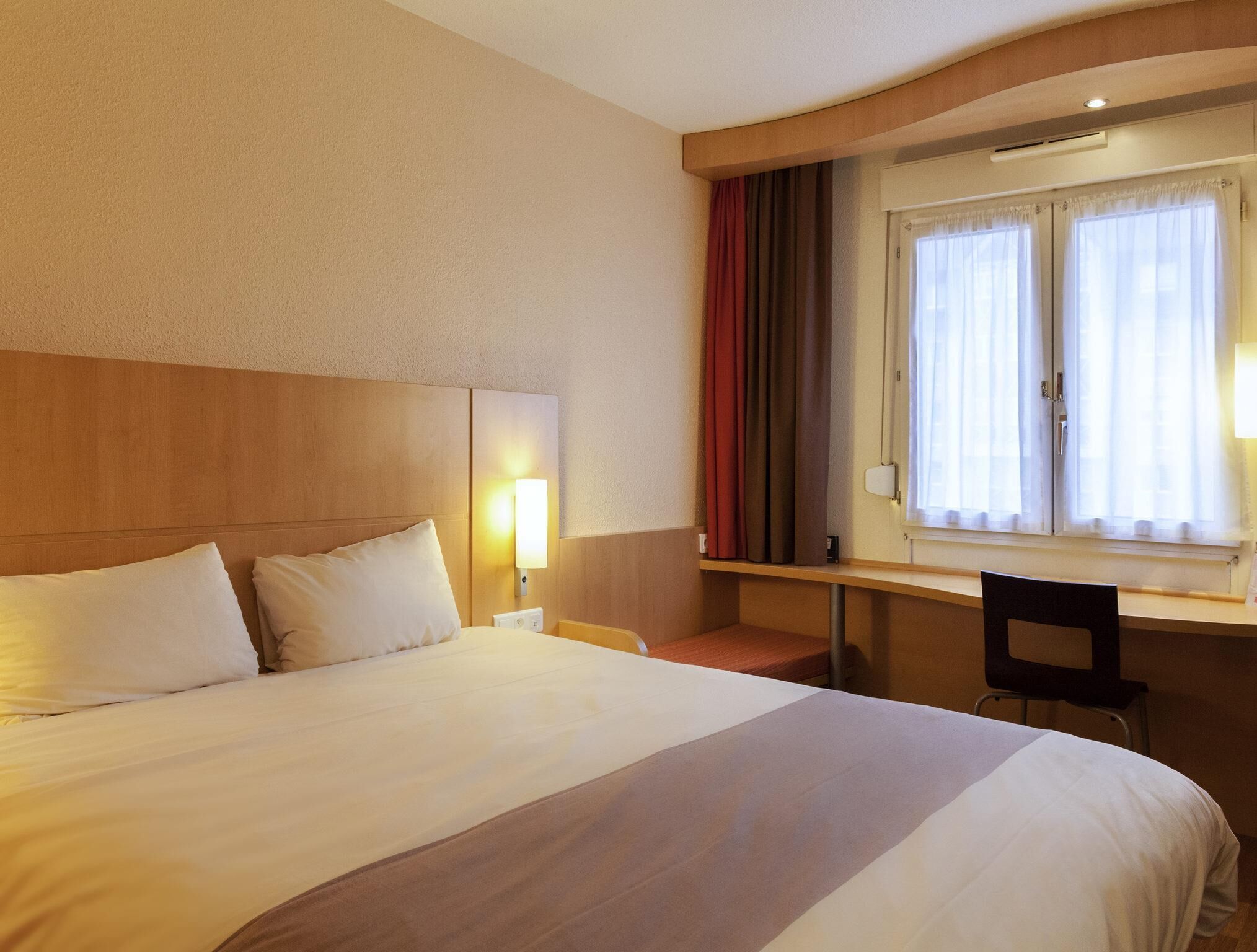 Ropa de cama hipoalergénica, escritorio y cortinas blackout 