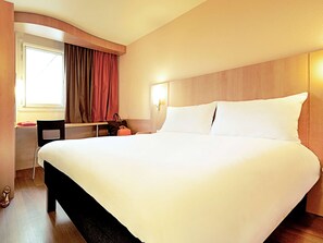 Standard Room, 1 Double Bed | Bathroom | Shower, eco-friendly toiletries, hair dryer, towels