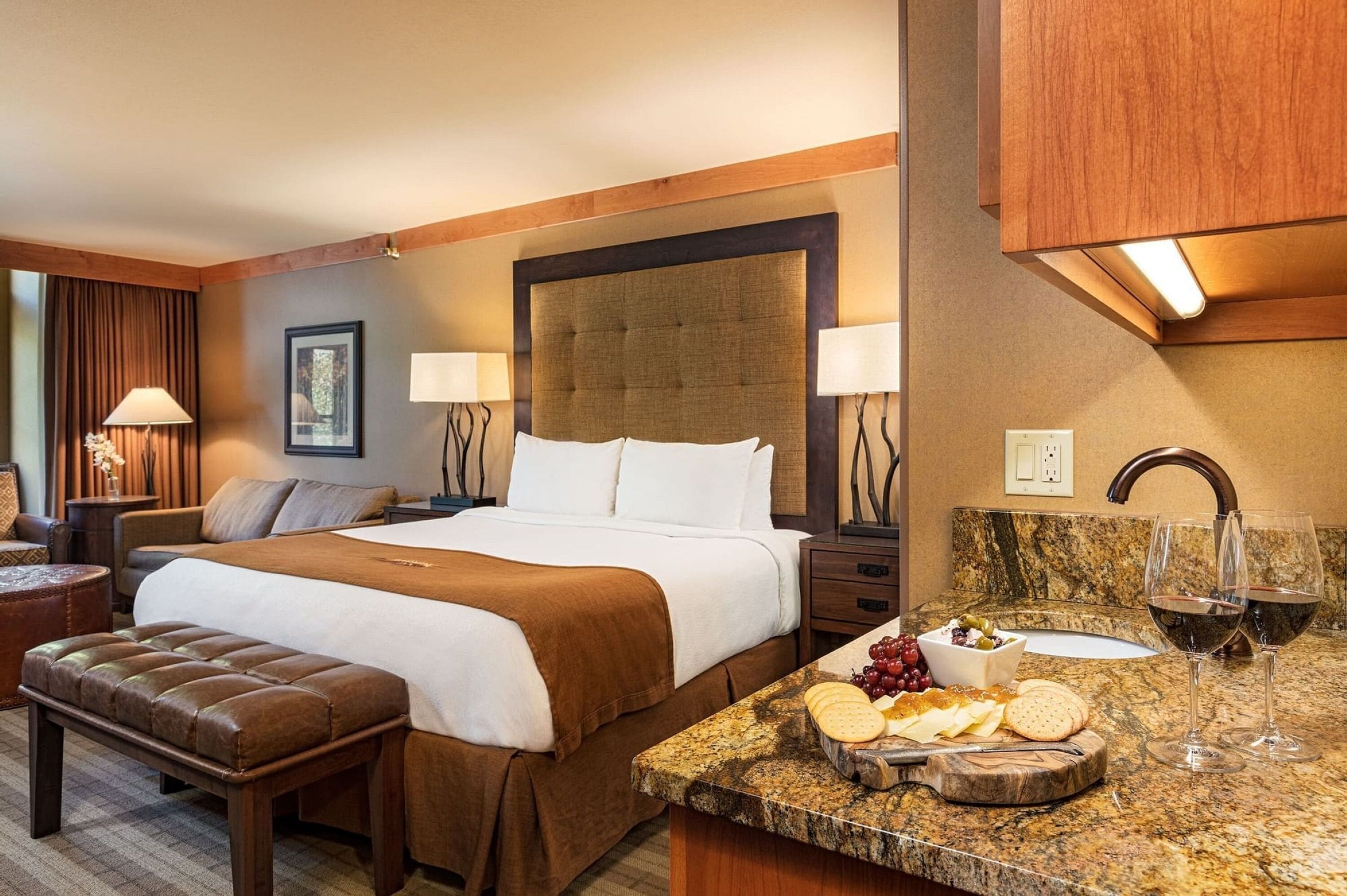 suite, 1 king bed (premium king junior suite) | egyptian cotton sheets, premium bedding, down duvets