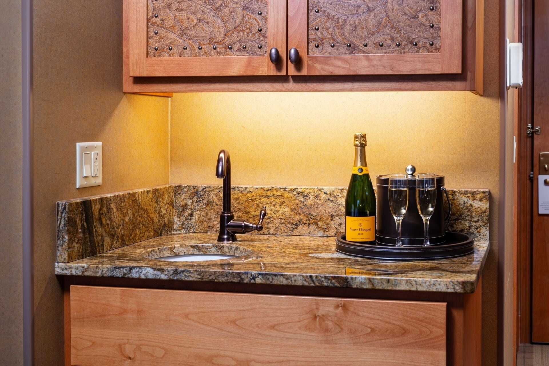 suite, 1 king bed (premium king junior suite) | egyptian cotton sheets, premium bedding, down duvets