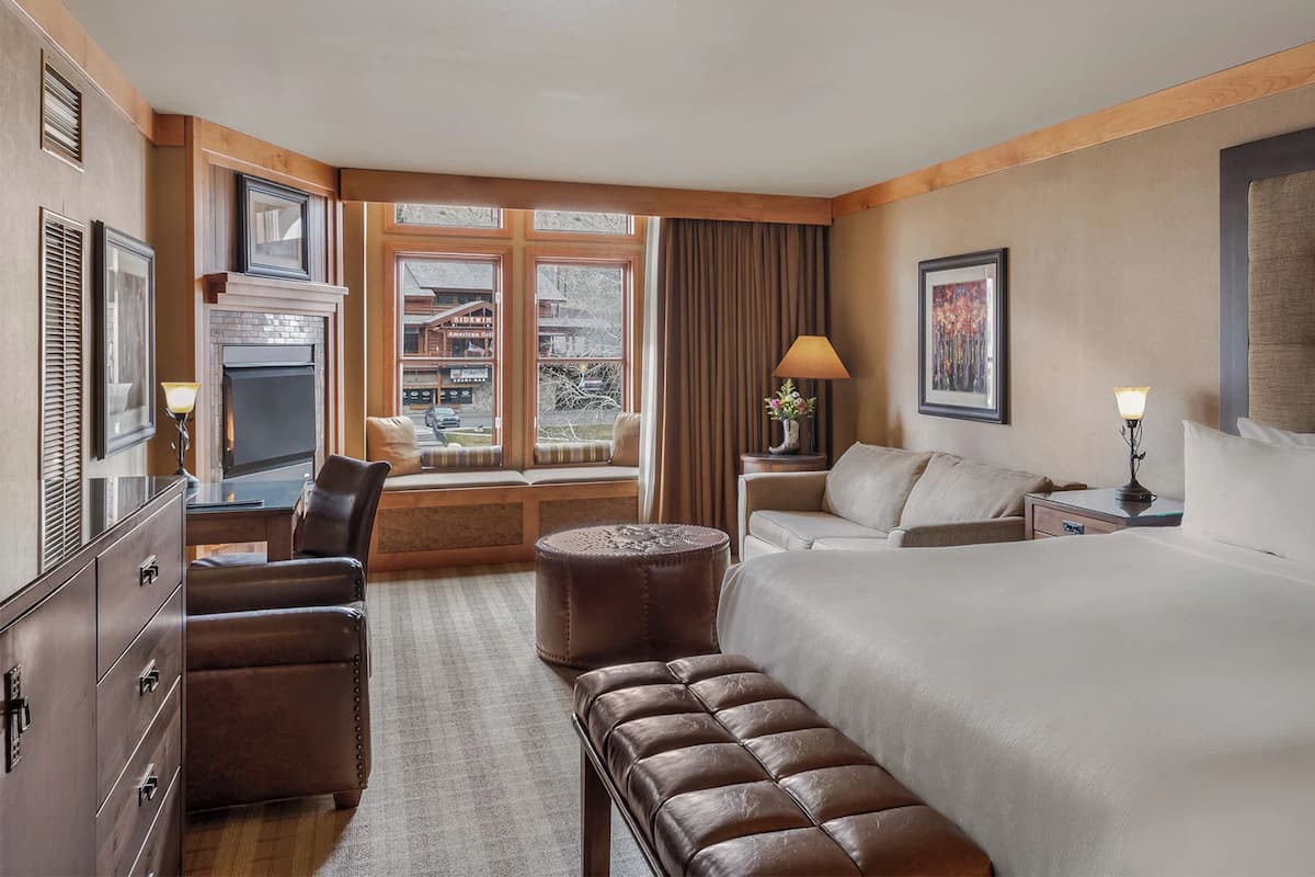 Suite, 1 King Bed (Premium King Junior Suite) | Egyptian cotton sheets, premium bedding, down comforters