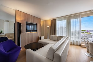 Executive Suite, Lake View