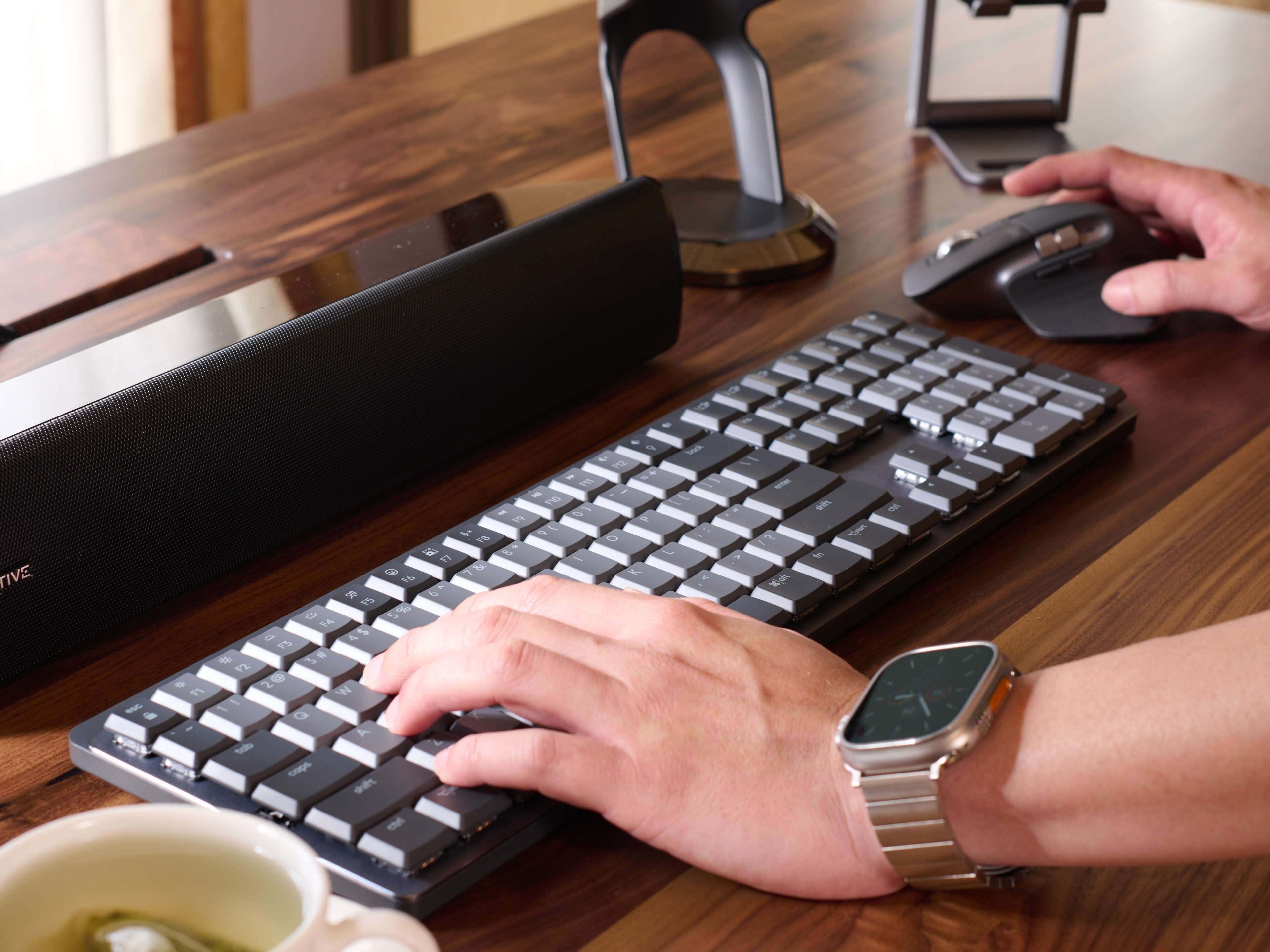 premier room, 1 king bed (business) | premium bedding, minibar, in-room safe, desk