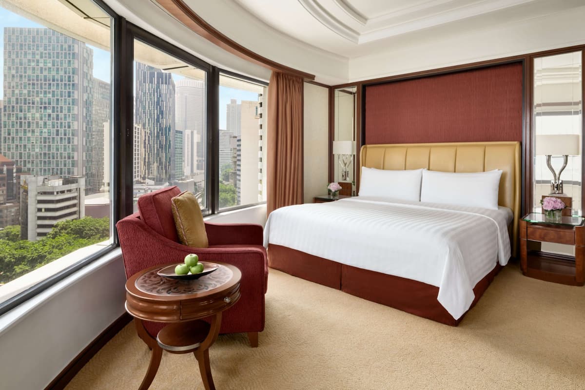 Deluxe Room, 1 King Bed | Premium bedding, minibar, in-room safe, desk