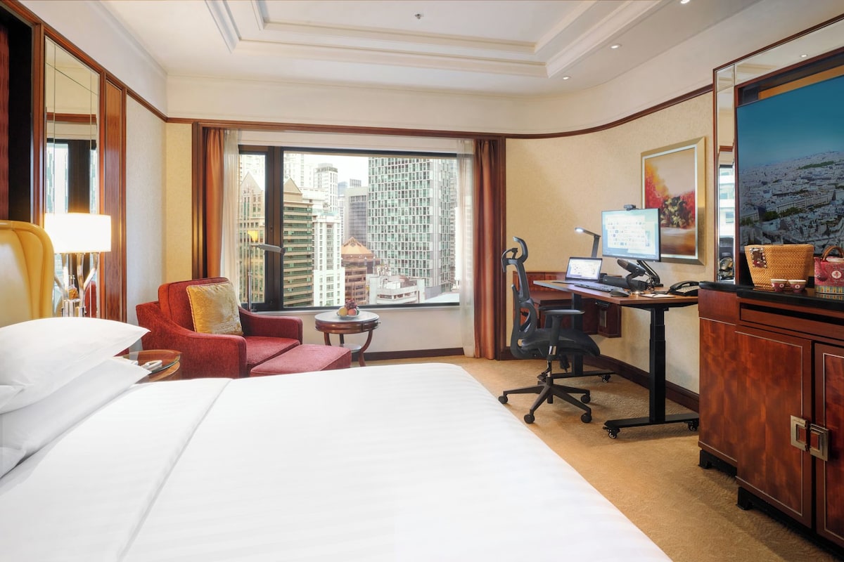 Premium bedding, minibar, in-room safe, desk