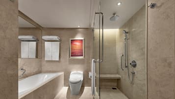1 bedroom, premium bedding, minibar, in-room safe