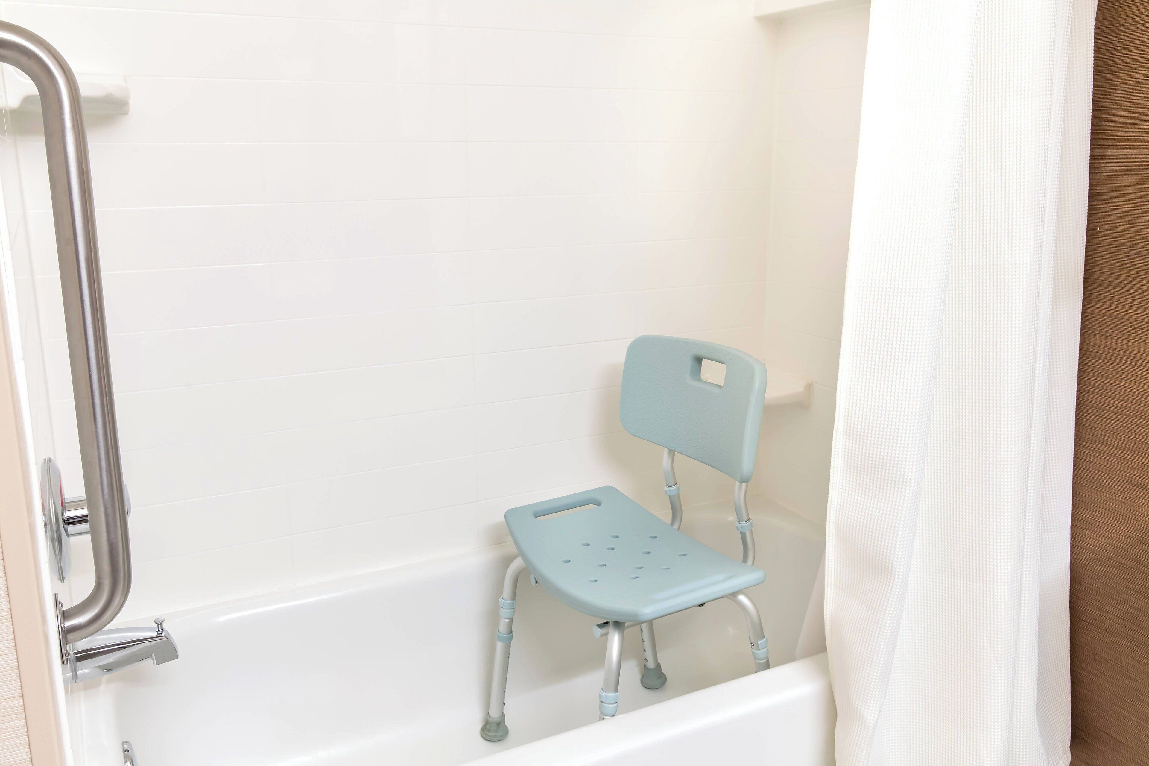 combined shower/bathtub, free toiletries, hair dryer, towels