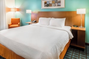 Premium bedding, desk, iron/ironing board, free WiFi
