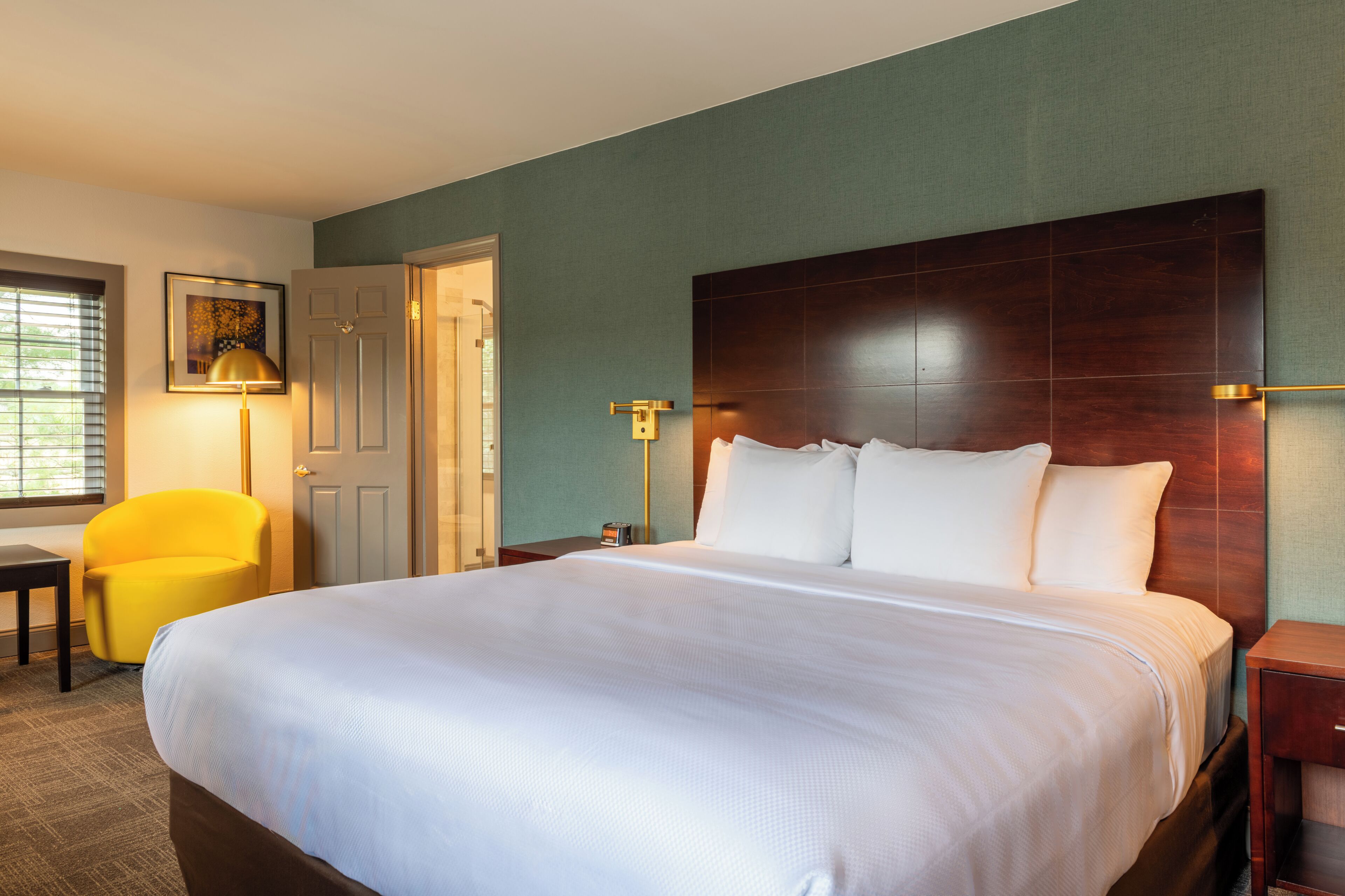 Suite, 1 cama de matrimonio grande, no fumadores | Escritorio, cortinas opacas, tabla de planchar con plancha