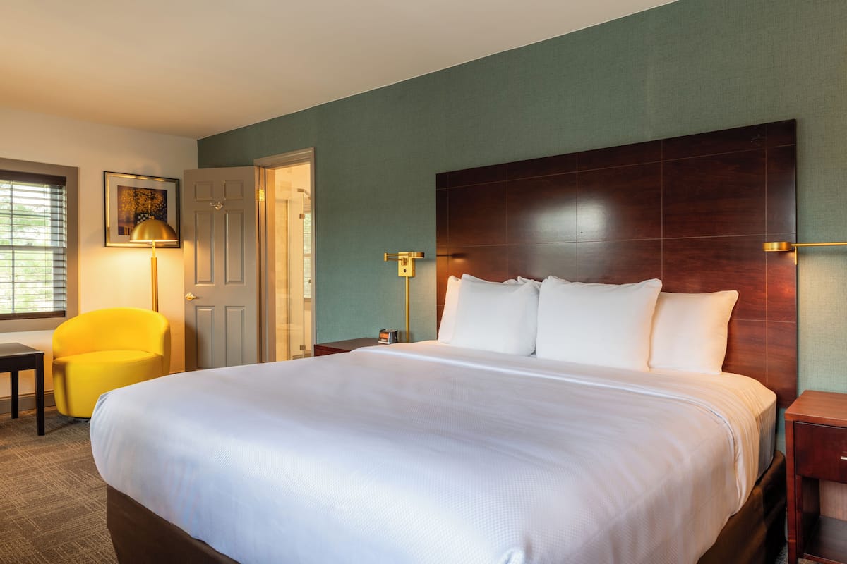 Suite, 1 King Bed, Non Smoking