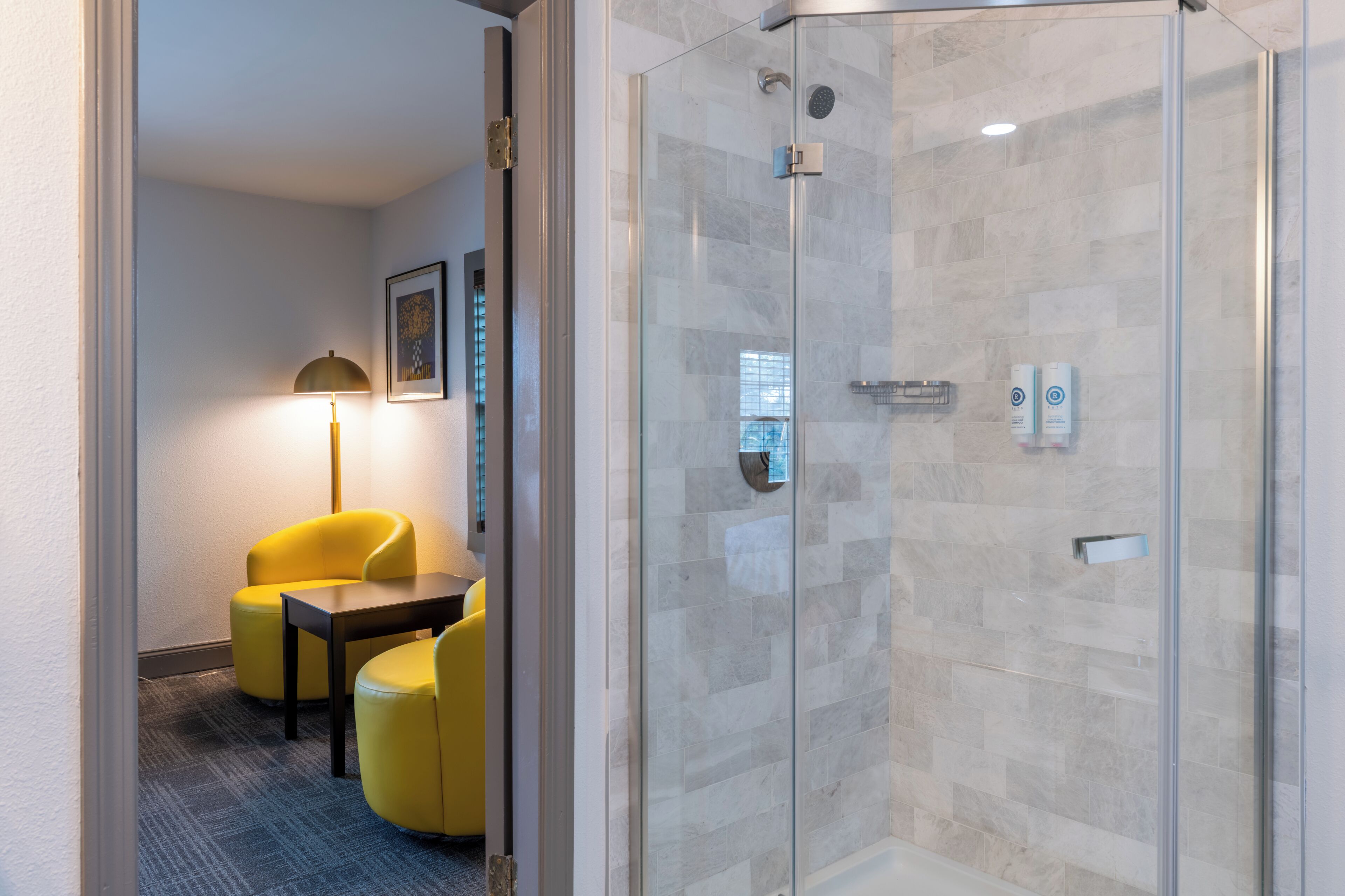Suite, 1 King Bed, Non Smoking | Bathroom | Combined shower/bathtub, free toiletries, hair dryer, towels