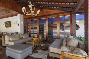 Poolside bar - Pousada Porto Imperial (Paraty)