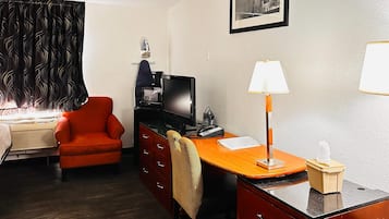 Escritorio y espacio para trabajar con laptop