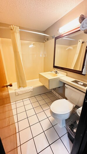 Suite, Multiple Beds, Non Smoking (Upgrade) | Bathroom | Combined shower/tub, hair dryer, towels - Quality Inn St. Paul-Minneapolis-Midway (St. Paul)