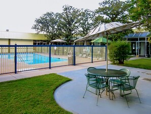 Outdoor pool - OYO Hotel Brownwood Hwy 67 (Brownwood)