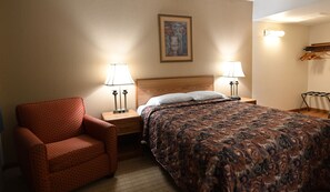 Standard Room, 1 Queen Bed, Non Smoking | 1 bedroom, individually decorated, individually furnished, desk - Campus Inn (West Lafayette)