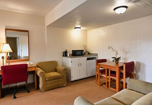 Living area - Campus Inn (West Lafayette)