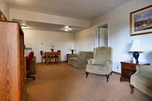 Suite, 1 grand lit, non-fumeur | Aire de séjour