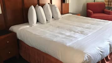 Skrivebord, blendingsgardiner, wi-fi (inkludert) og sengetøy