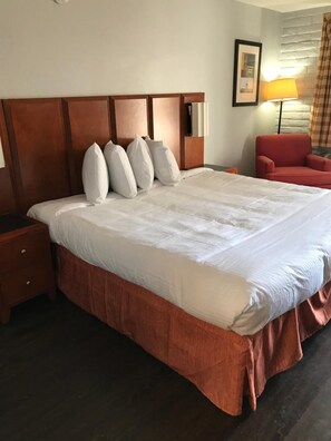 Desk, blackout drapes, free WiFi, bed sheets - Extend-a-Suites Phoenix (Phoenix)