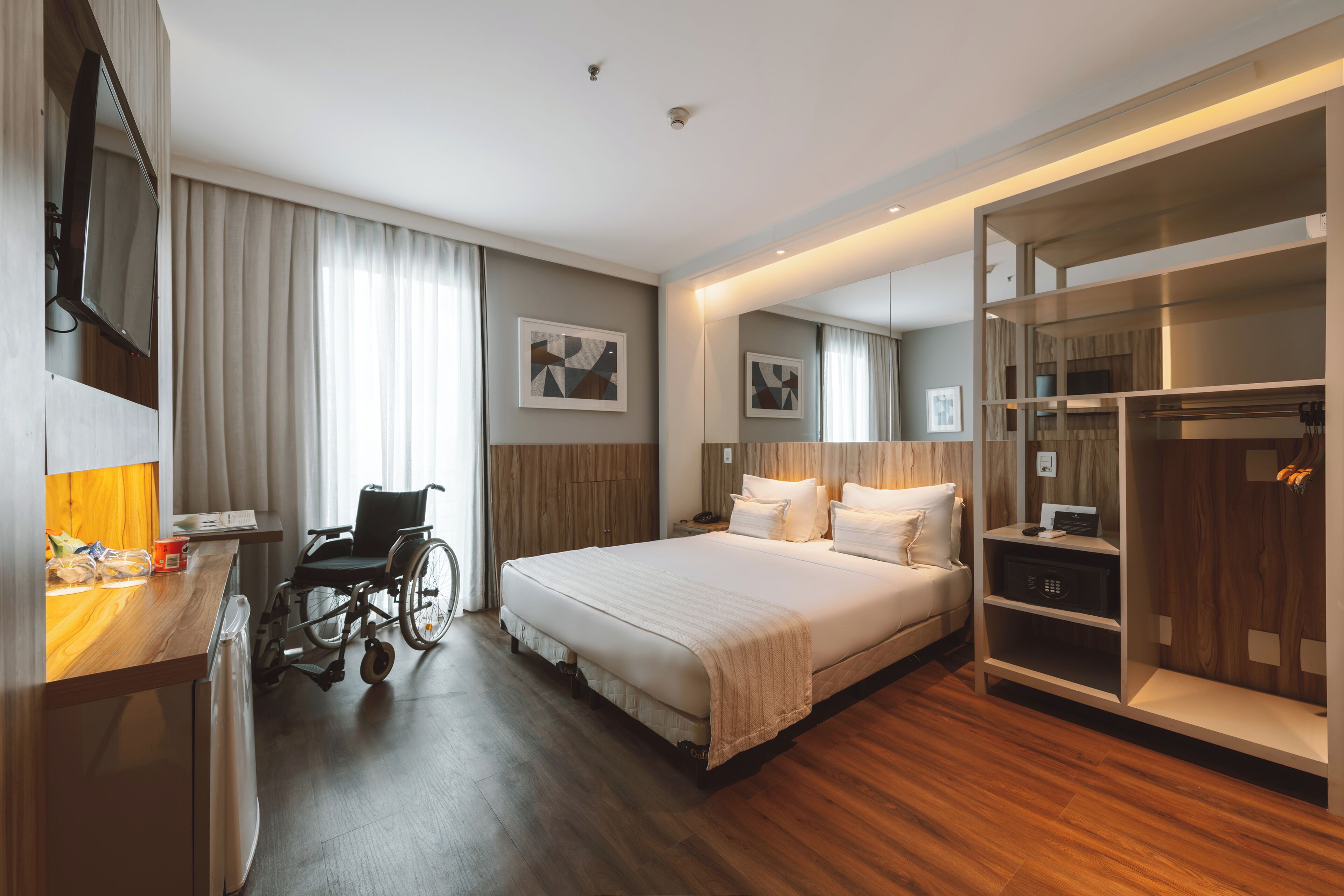 Queen Disable Standard | 1 Schlafzimmer, Minibar, Zimmersafe, Schreibtisch