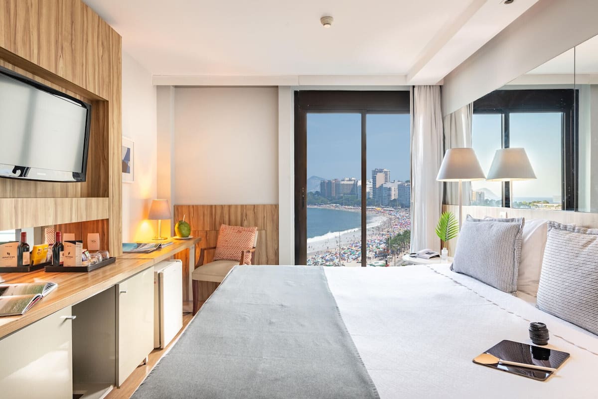 1 chambre, minibar, coffres-forts dans les chambres, bureau