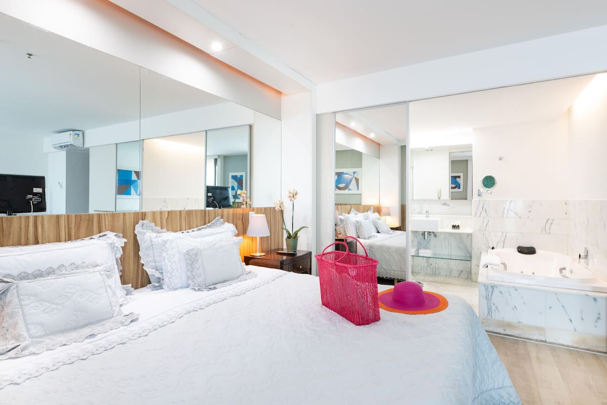 1 chambre, minibar, coffres-forts dans les chambres, bureau