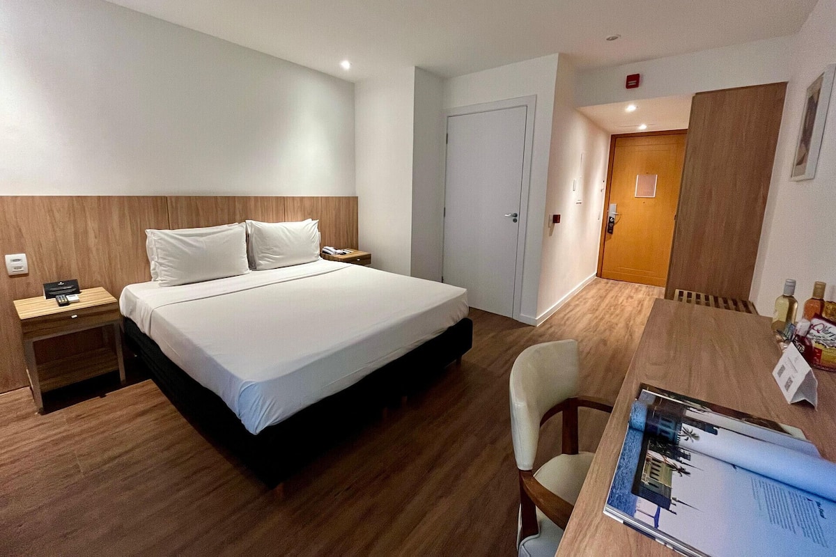 1 chambre, minibar, coffres-forts dans les chambres, bureau