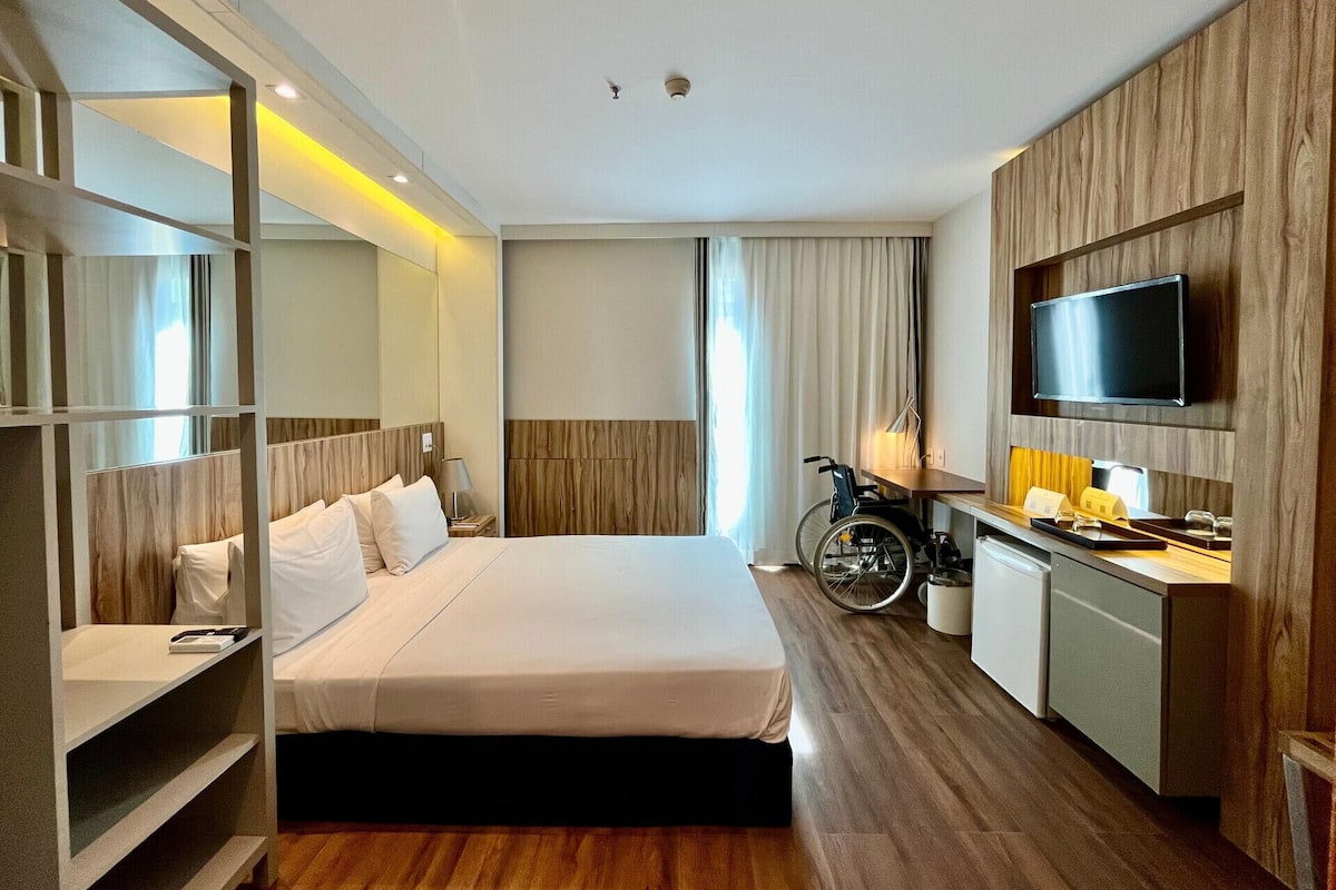 1 chambre, minibar, coffres-forts dans les chambres, bureau