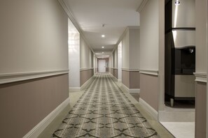 Hallway - Woodcrest Hotel Cupertino (Santa Clara)