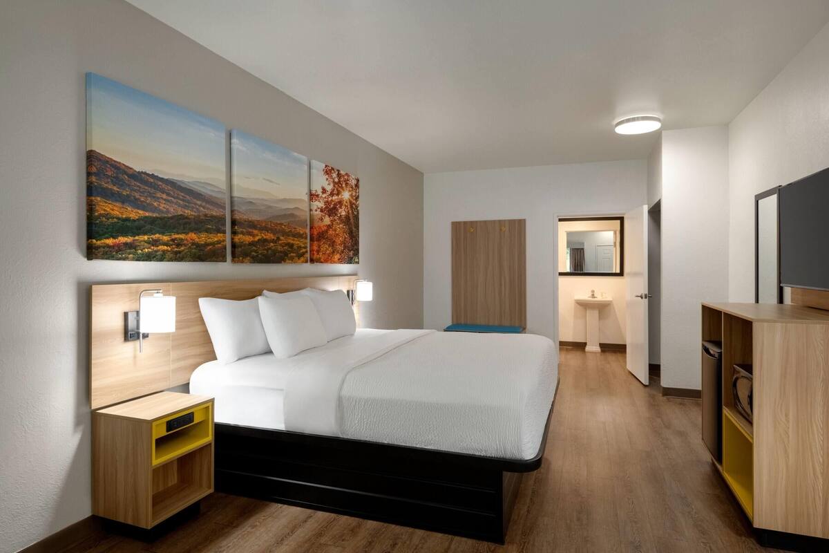 Habitación, 1 cama King size, con acceso para personas discapacitadas (Mobility Accessible) | Edredón, camas con pillow-top y escritorio 