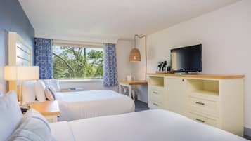 Habitación Deluxe, 2 camas de matrimonio | Ropa de cama de alta calidad, caja fuerte, escritorio