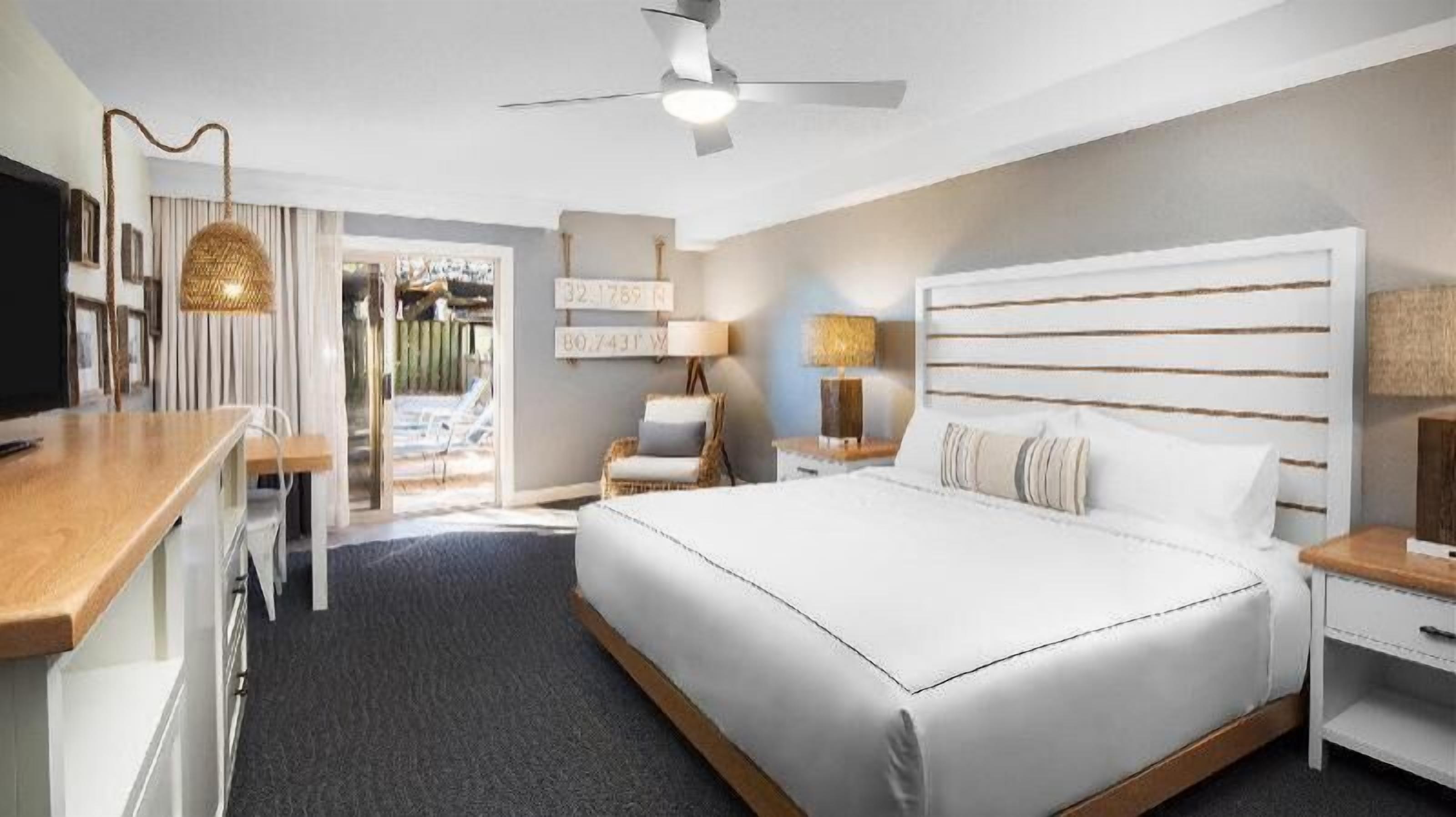 Premium bedding, in-room safe, desk, laptop workspace